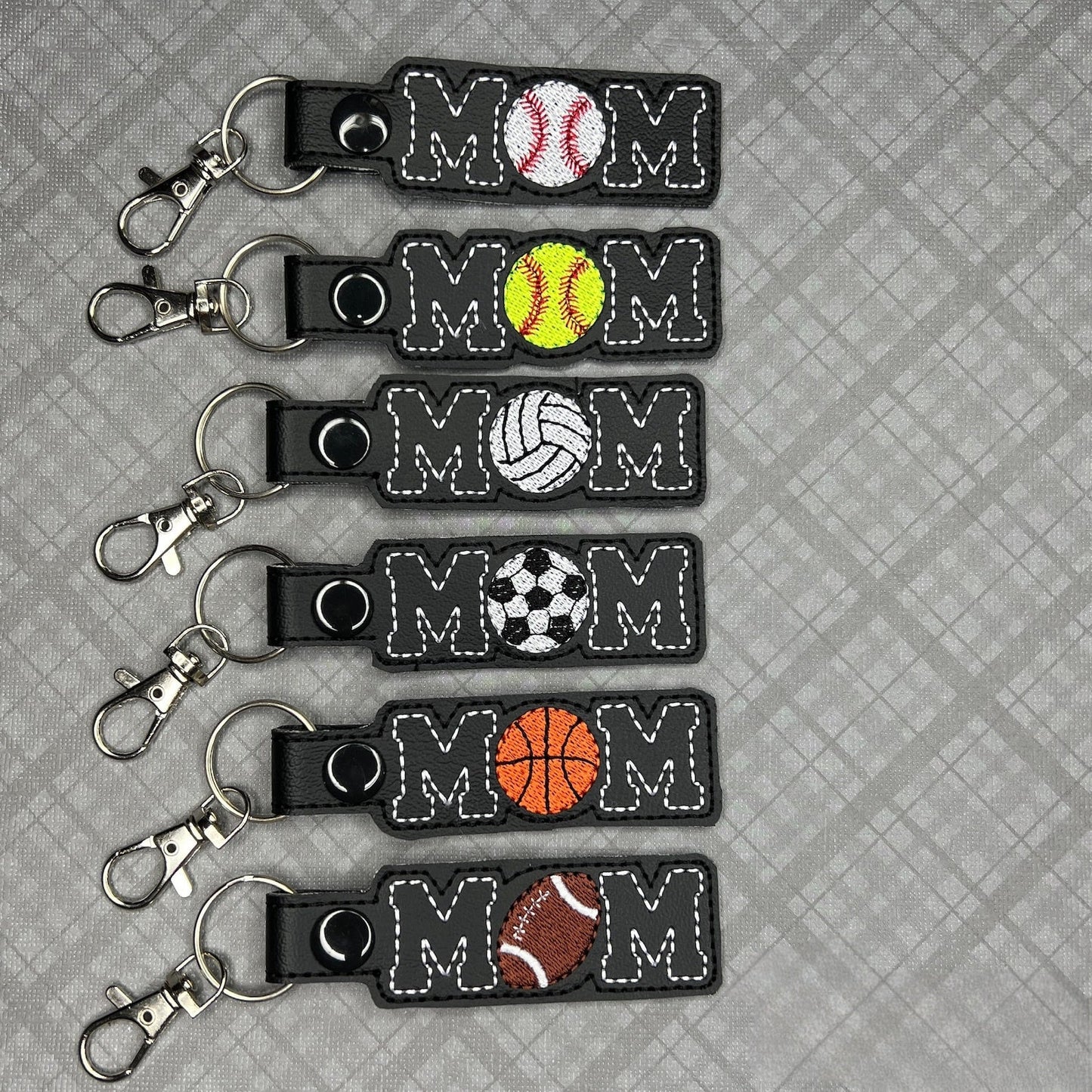 Handgemaakte Geborduurde Sleutelhanger Voor Voetbalmoeders - Team Spirit-Accessoire Cadeau Voor Moeders