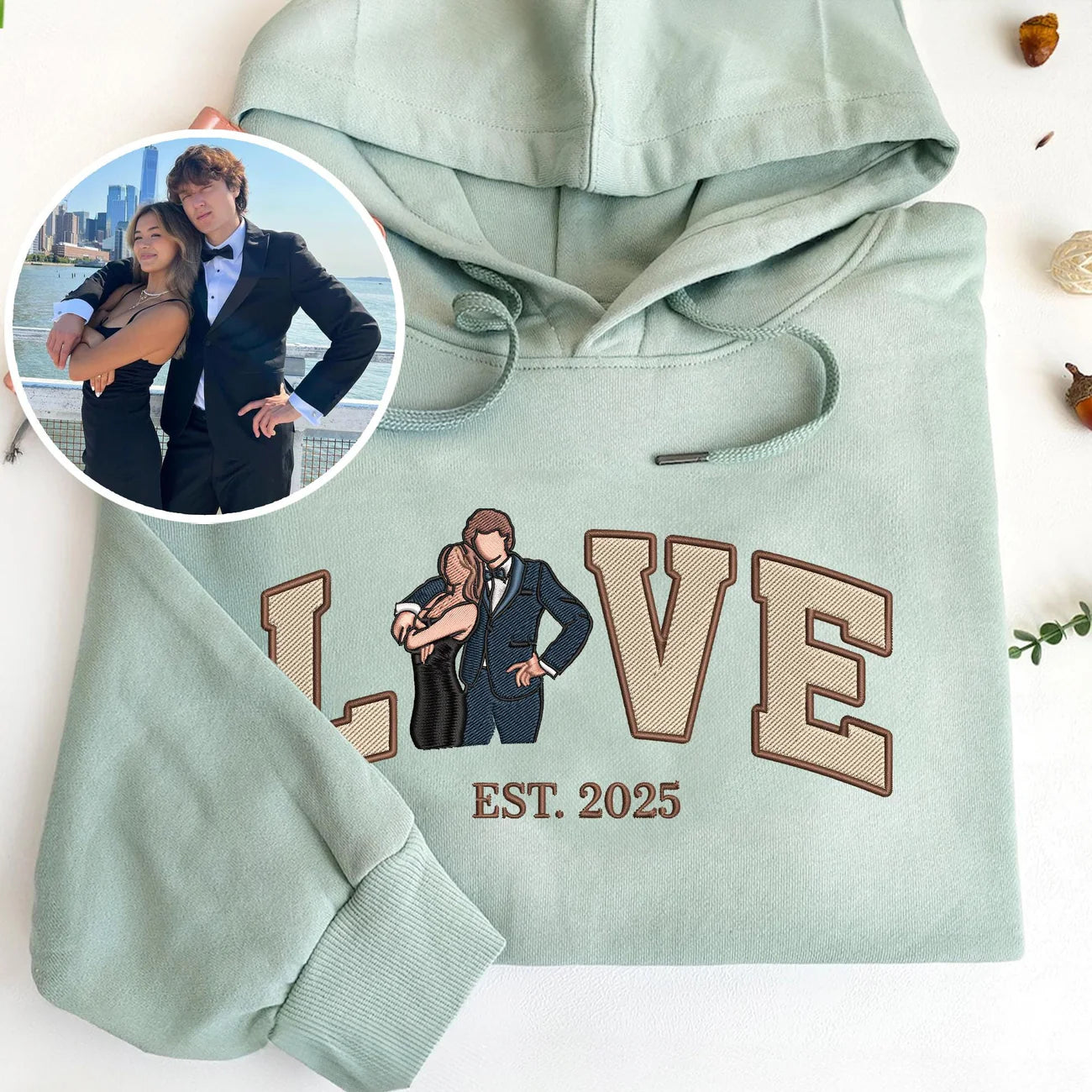 Geborduurde Hoodie Op Maat Met Portret Van Een Koppel en Jubileumdatum