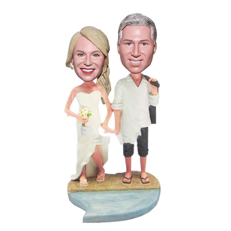 Bobblehead koppel op het strand bruiloft topper