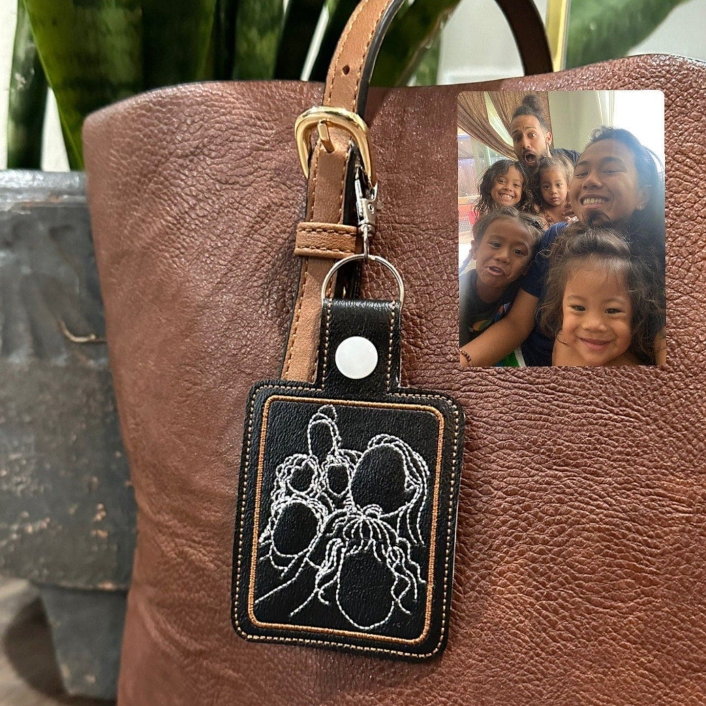 Sleutelhanger Met Aangepaste Lijnborduurwerk - Gepersonaliseerd Portret, Uniek Geborduurd Cadeau, Aangepaste Sleutelhanger Voor Elke Gelegenheid