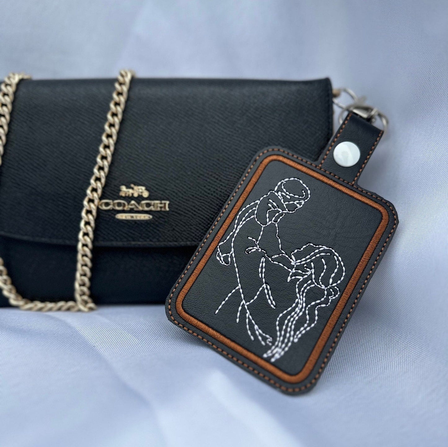 Sleutelhanger Met Aangepaste Lijnborduurwerk - Gepersonaliseerd Portret, Uniek Geborduurd Cadeau, Aangepaste Sleutelhanger Voor Elke Gelegenheid
