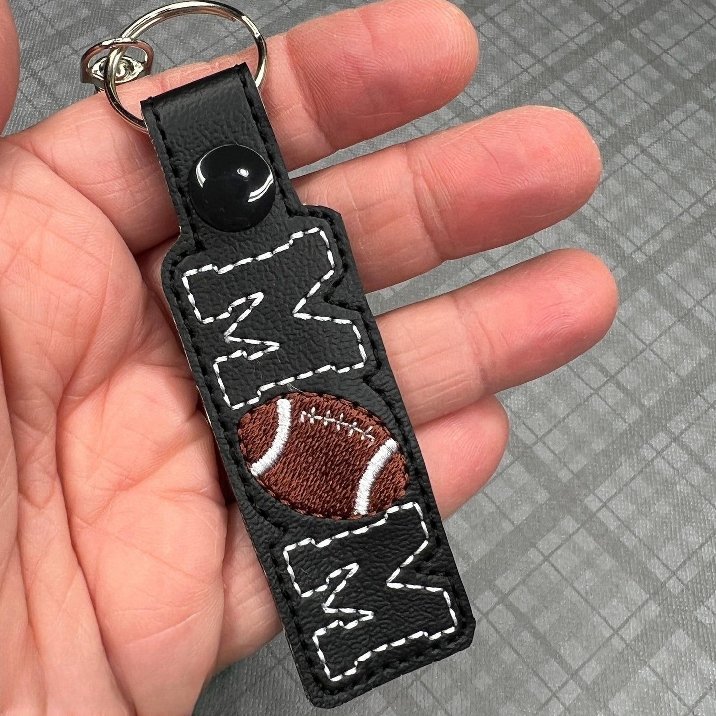 Handgemaakte Geborduurde Sleutelhanger Voor Voetbalmoeders - Team Spirit-Accessoire Cadeau Voor Moeders