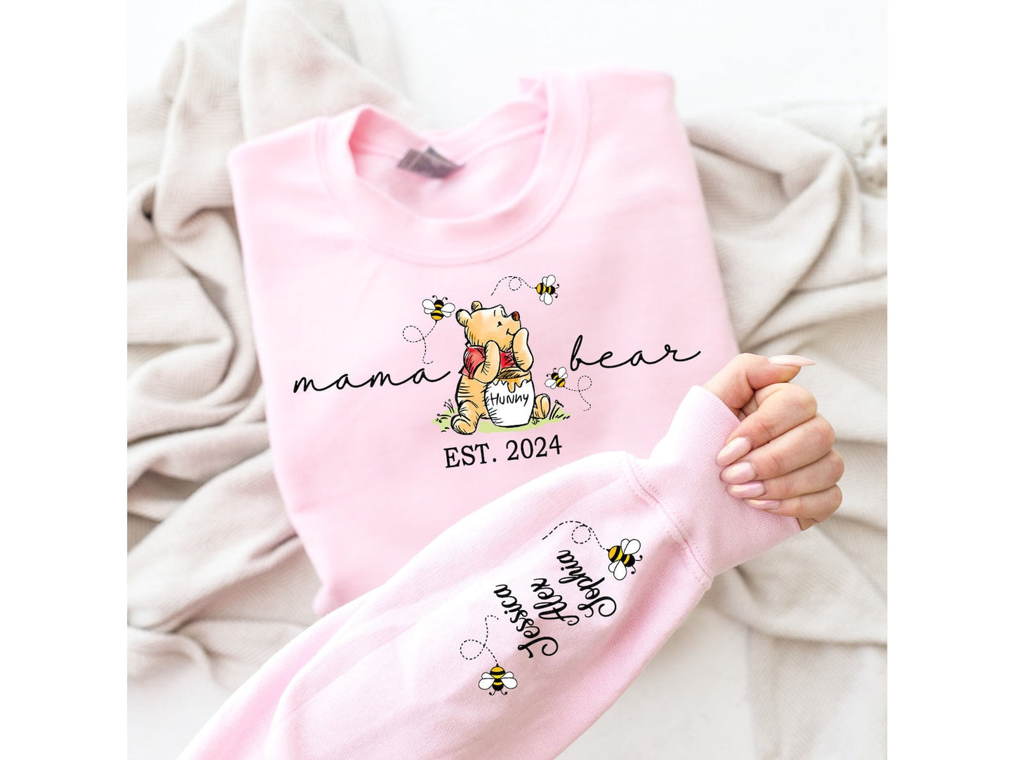 Aangepaste Mama Bear Sweatshirt, Mama Est met kindernaam op mouw Sweatshirt, gepersonaliseerde mama sweatshirt, Nana, oma, Gigi, Moederdag shirt