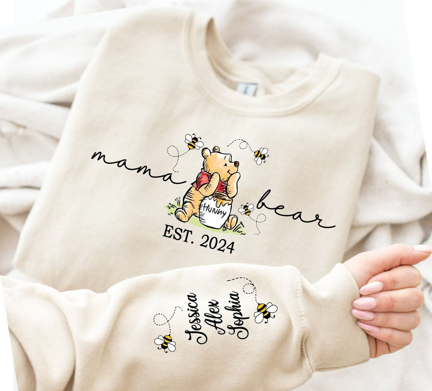 Aangepaste Mama Bear Sweatshirt, Mama Est met kindernaam op mouw Sweatshirt, gepersonaliseerde mama sweatshirt, Nana, oma, Gigi, Moederdag shirt