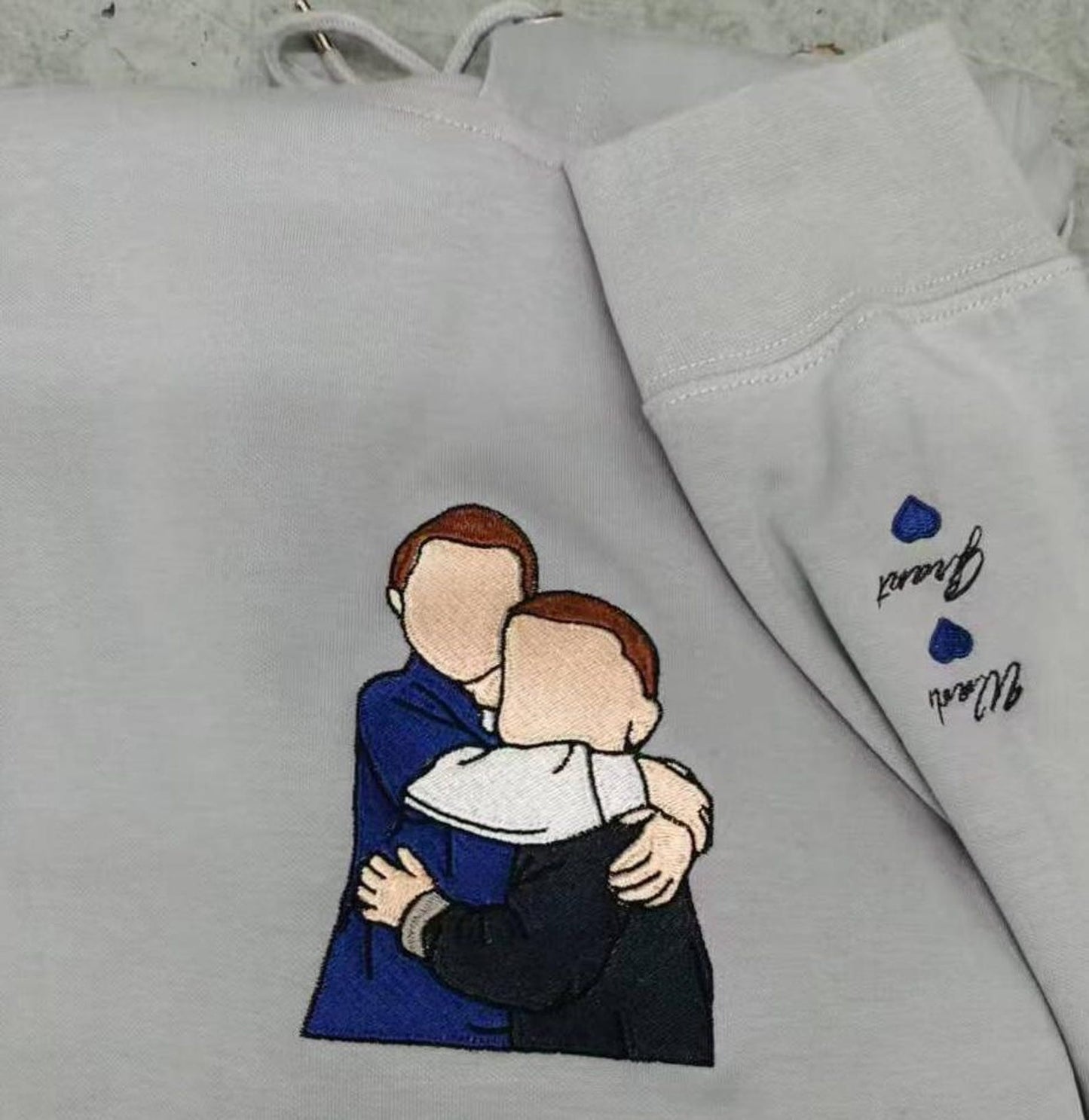 Gepersonaliseerde geborduurde trui voor papa met de namen van de kinderen op de mouw, gepersonaliseerde kersttrui voor papa, cadeaus voor Vaderdag