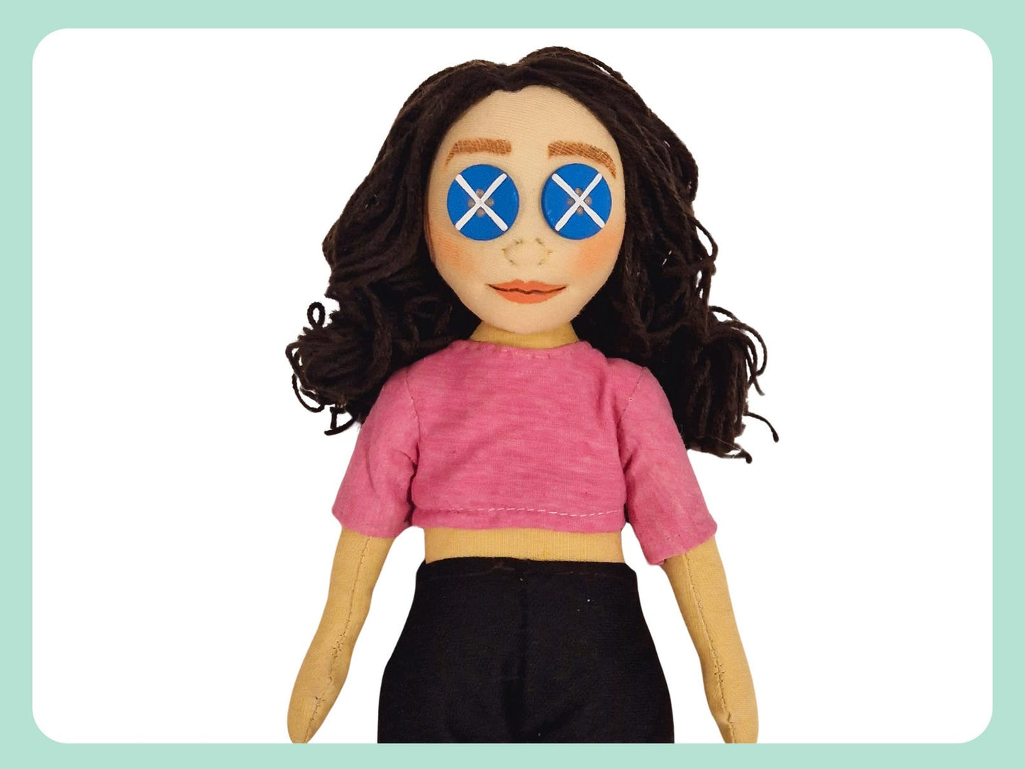 Gepersonaliseerde lapjespop met knoopogen voor dochter, handgemaakt textielbeeldje van familielid, griezelig schattig cadeau van Mini Me, Plushi