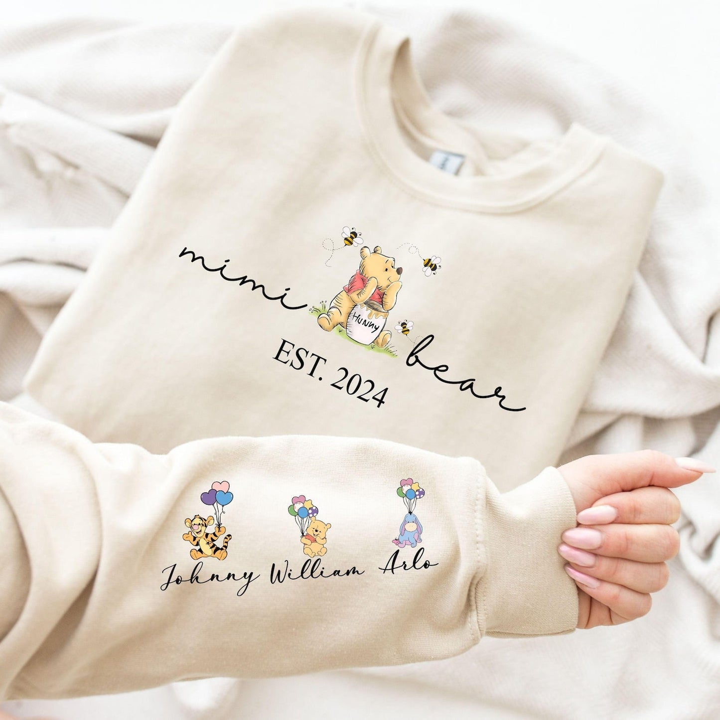 Aangepaste oma beer sweatshirt en hoodie, oma Est met kleinkinderen naam op mouw sweatshirt, oma mama Mimi sweatshirt, cadeaus oma