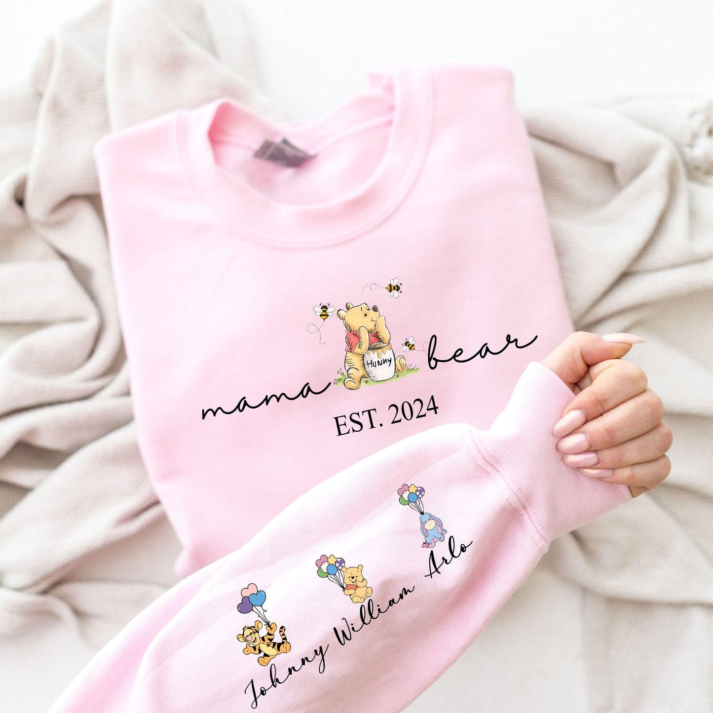 Aangepaste oma beer sweatshirt en hoodie, oma Est met kleinkinderen naam op mouw sweatshirt, oma mama Mimi sweatshirt, cadeaus oma