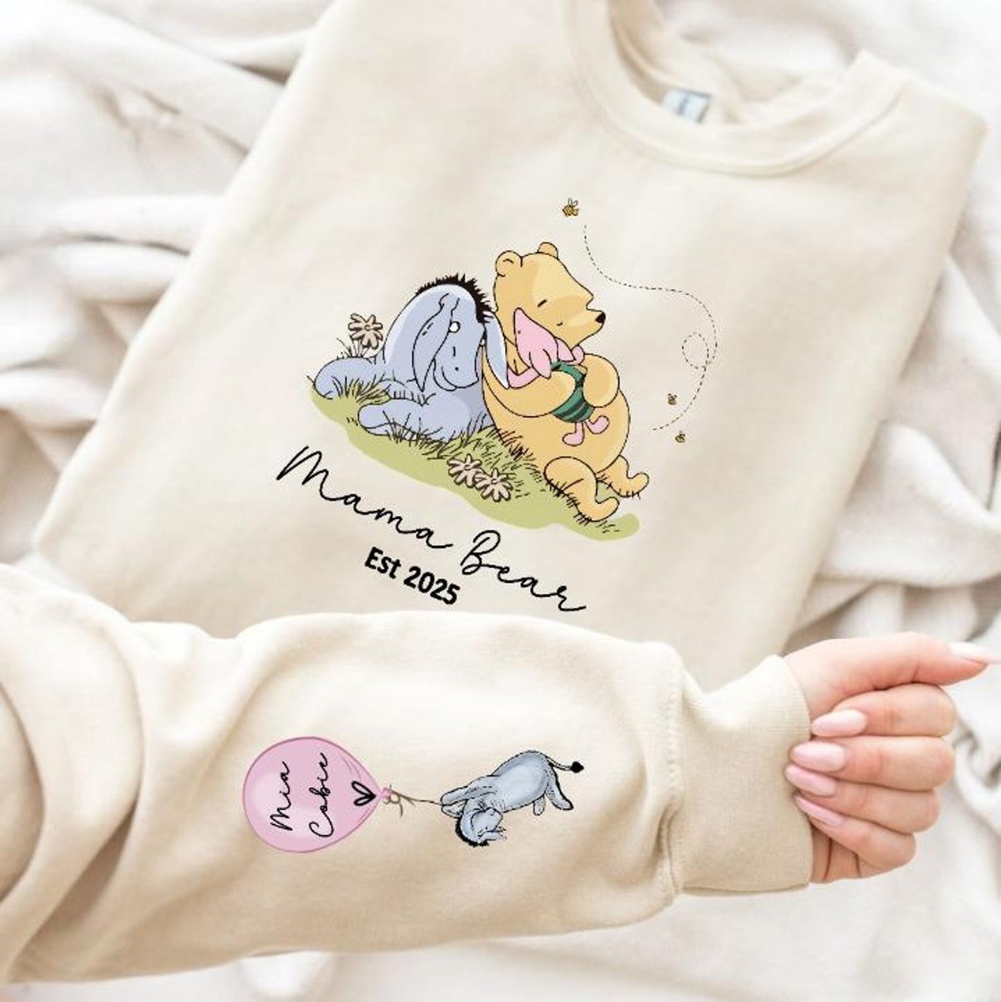 Mama Bear Sweatshirt. Gepersonaliseerde mama sweatshirt met kindernamen. Sweatshirt cadeau. Mama Bear Jumper. Nieuw voor 2025.