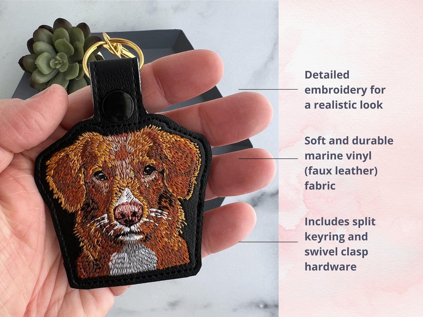 Witchy Death's Head Hawkmoth Sleutelhanger - Geborduurde Halloween en Herfst Sleutelhanger, Uniek Cadeau voor Mottenliefhebbers