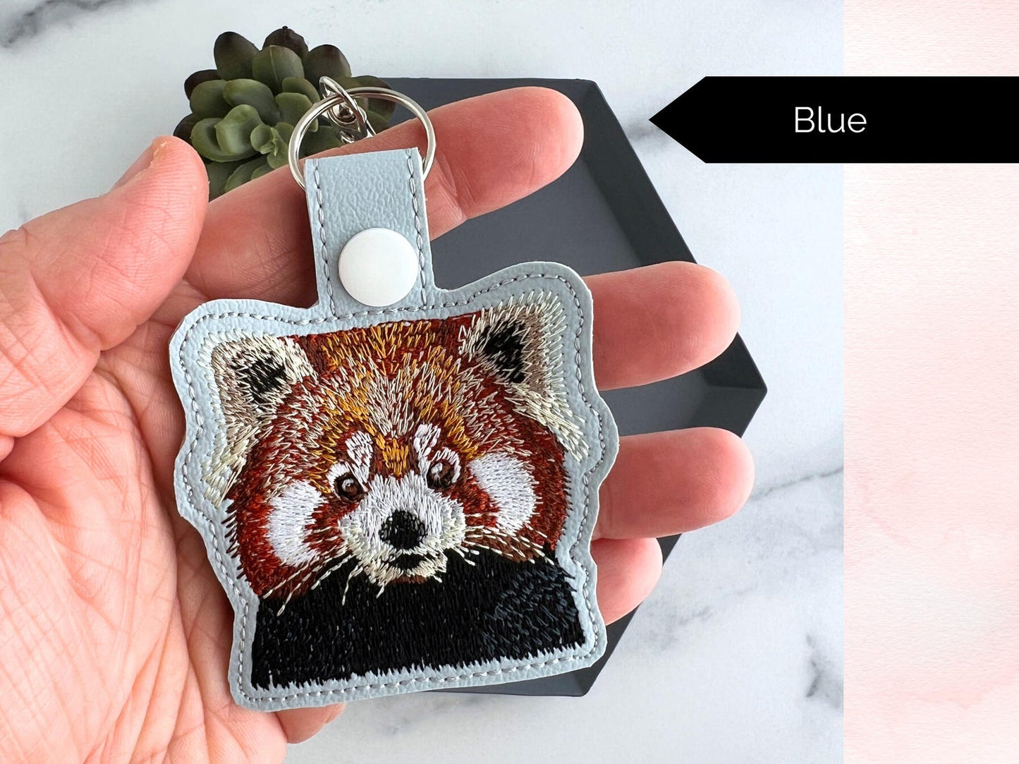 Schattige Sleutelhanger Met Rode Panda-Borduurwerk – Schattige Sleutelhanger Of Tashanger, Perfect Cadeau Voor Pandafans