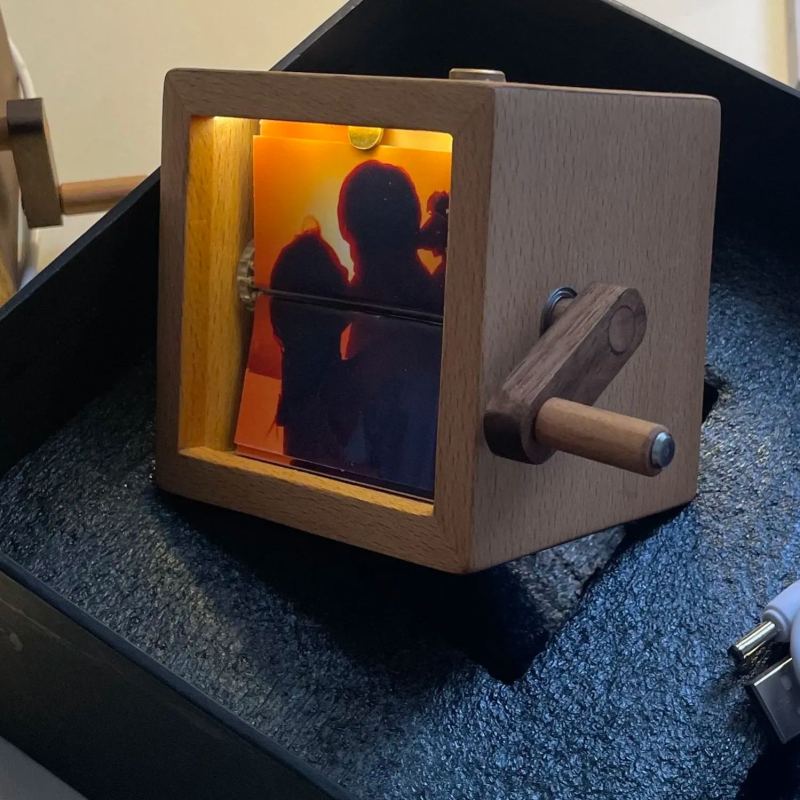 Gepersonaliseerde flipboekanimatiemachine - handmatig bedienbaar fotolijstje met led-licht, creatief cadeau voor een bruiloft