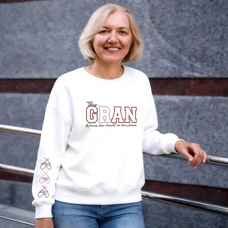 Op maat geborduurd Mom Holds The Whole Family Together Sweatshirt Moederdagcadeau