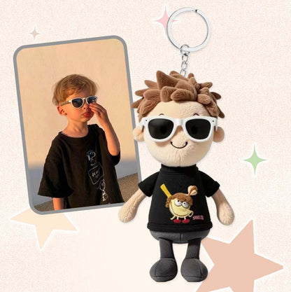 Gepersonaliseerde Sleutelhanger Met Foto Van Een Knuffelpop Van Een Jongen