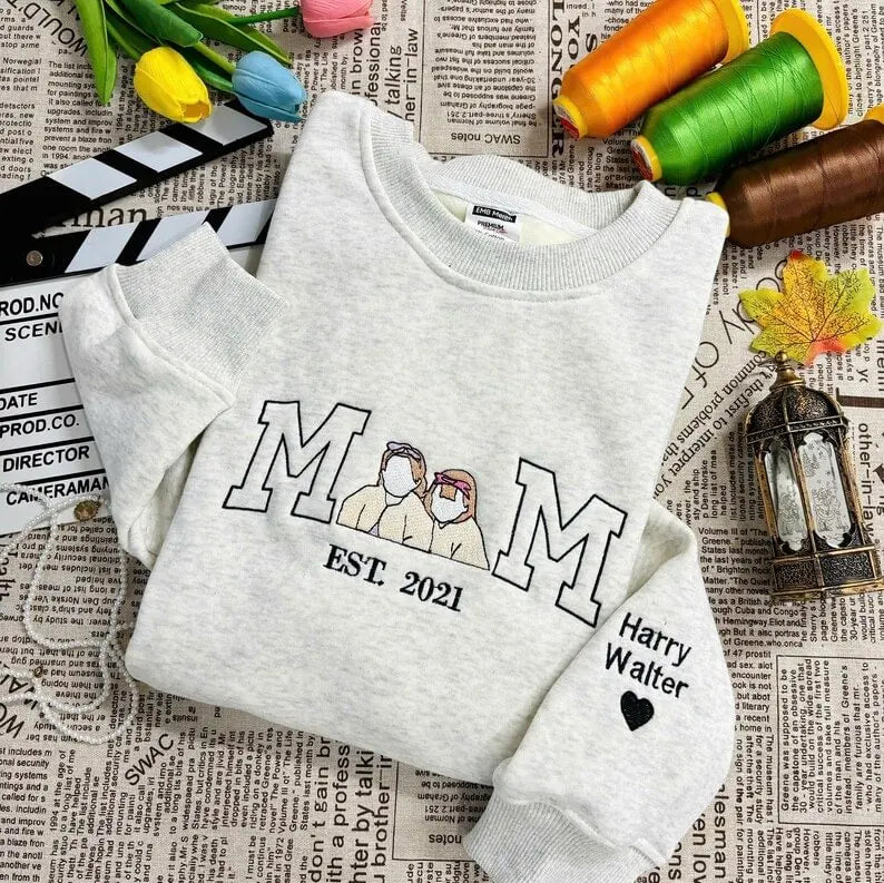 Familieportret hoodie met kindernamen en geboortedatum gepersonaliseerde sweater voor moeders