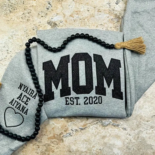 Geborduurde Applicatie Glitter Mama Sweatshirt Met Kindernamen Op De Mouw