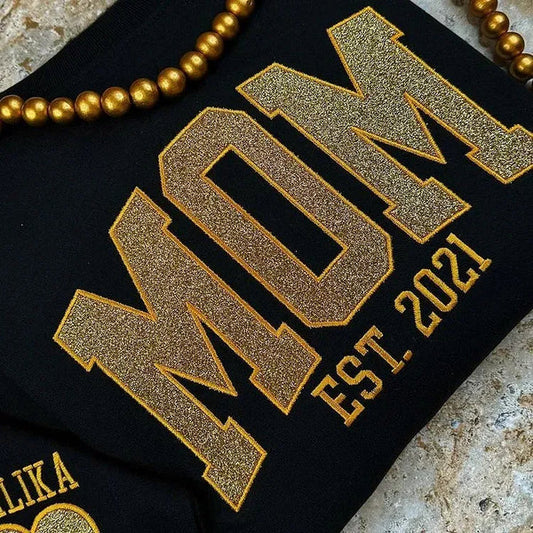 Geborduurde Applicatie Glitter Mama Sweatshirt Met Kindernamen Op De Mouw