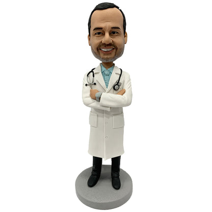 Gepersonaliseerde bobblehead dokter met gekruiste armen voor de dokter