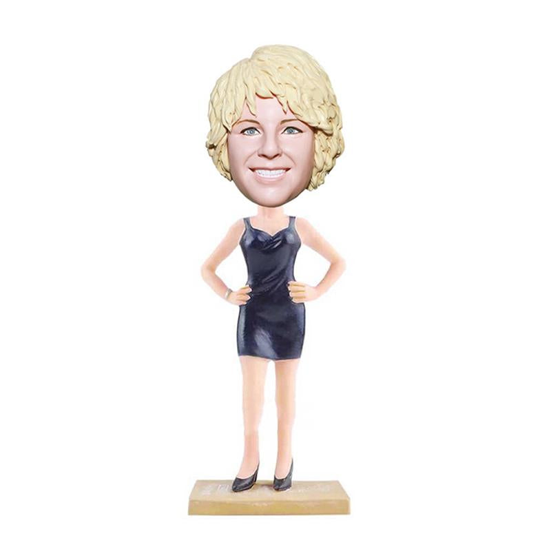 Op maat gemaakte vrouwelijke bobbleheads die op jou lijken