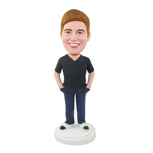 Bobbleheads jongen met V-kraag, zwart T-shirt en blauw – gepersonaliseerd