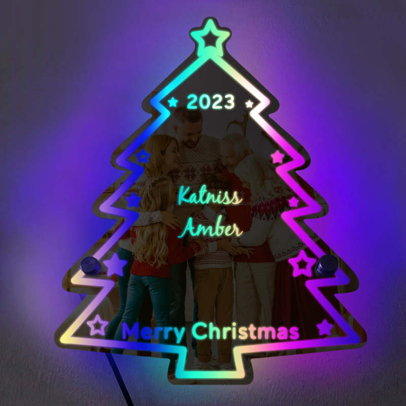 Gepersonaliseerde familienaam kerstboom spiegellicht neonbord met LED-verlichting, aangepaste tekst, veelkleurige gloed, wanddecoratie