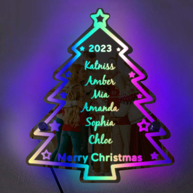 Gepersonaliseerde familienaam kerstboom spiegellicht neonbord met LED-verlichting, aangepaste tekst, veelkleurige gloed, wanddecoratie