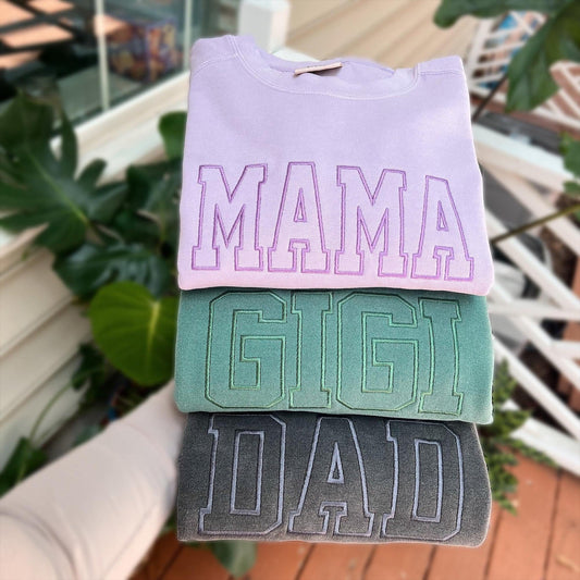 Comfort Colors Geborduurd Op Maat Gemaakt Sweatshirt, Mama Sweatshirt, Cadeau Voor Mama, Papa, Oma Cadeau, Geborduurde Tante, College Blok Op Maat Gemaakte Tekst