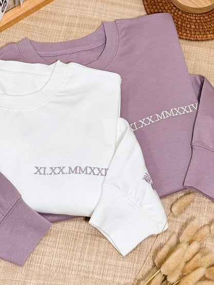 Geborduurde Romeinse cijfers Hoodie | Jubileumdatum Koppel Sweatshirt | Initialen op de mouw | Gepersonaliseerd Valentijnsdag Kerstcadeau