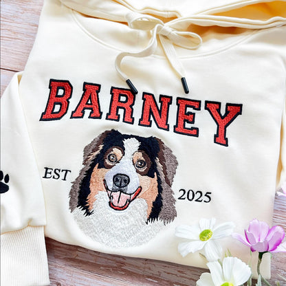 Hoodie met hondenkop van je foto – geborduurde naam en varsity-stijl ontwerp