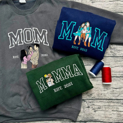 Sweatshirt met gepersonaliseerd portret van mama – Geborduurd Moederdagcadeau, verkrijgbaar in alle maten.