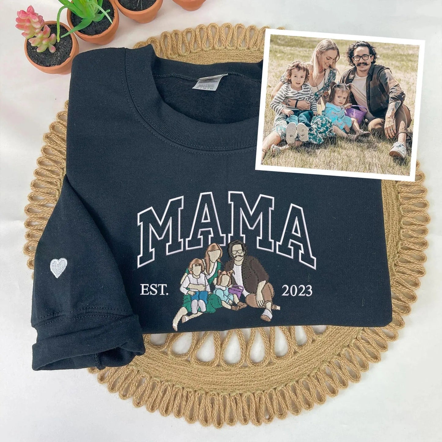 Moederdagcadeau voor mama – Een sweatshirt met individuele borduursels en kinderportretten of -namen.